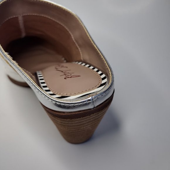 NEW BETSEY JOHNSON White Silver Unique Western Mule Bootie Boots - Picture 7 of 9